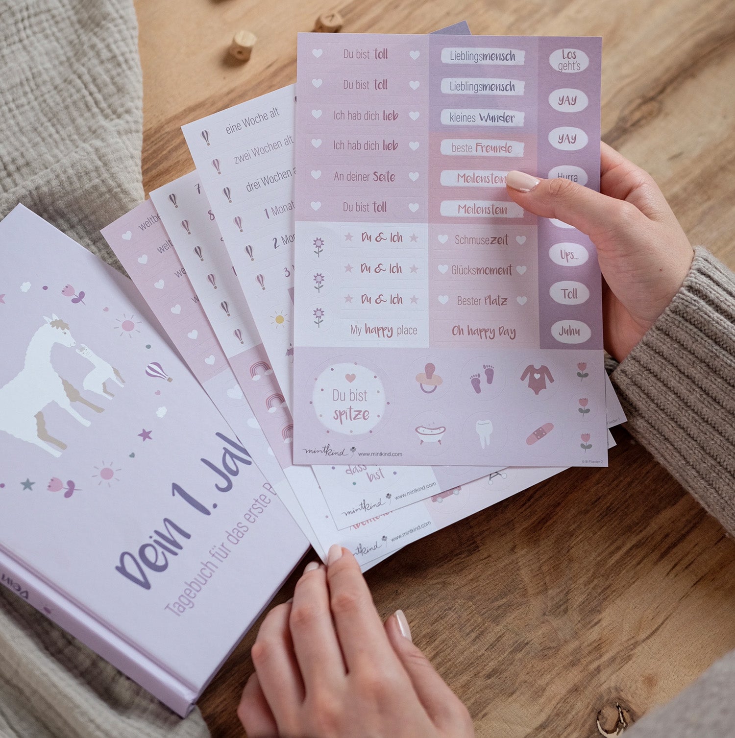 Baby-Tagebuch „Babys erstes Jahr" - Alpaka mit Stickern