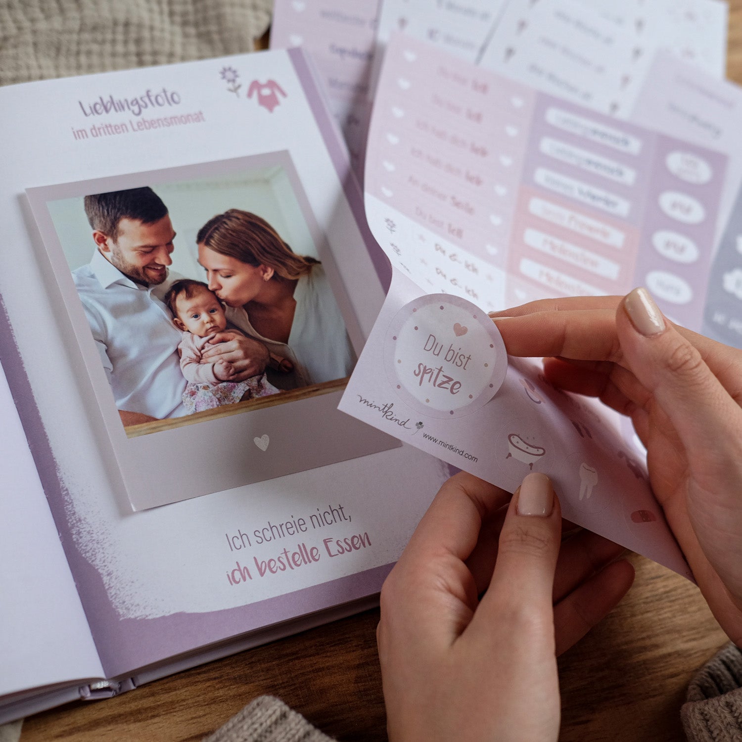 Baby-Tagebuch „Babys erstes Jahr" - Alpaka mit Stickern